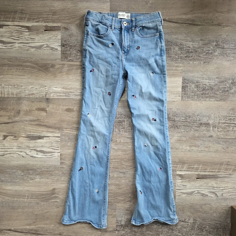 abercrombie kids High Rise Flare Jeans with Embroidered Flowers Size 11/12 R